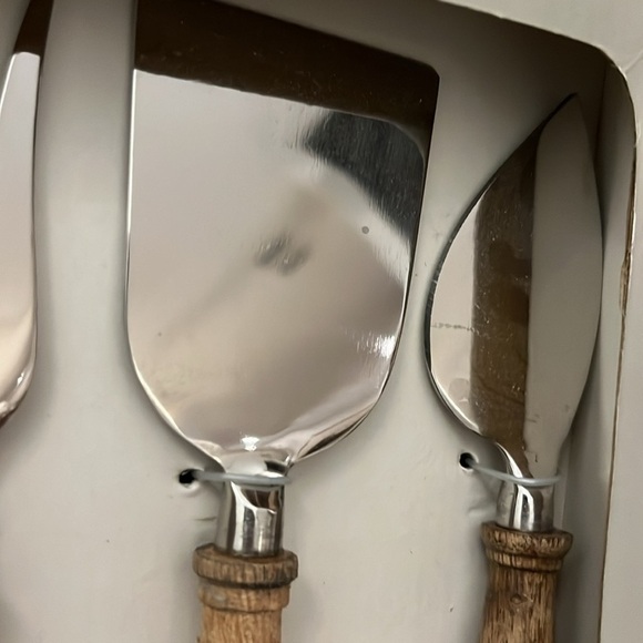 Sur La Table Wood Handled Cheese Knives Servers Set of 4 NIB Hostess Gift - Picture 6 of 7